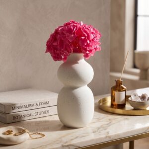 Jarrón Escultural "Silueta" con Hortensia Fucsia