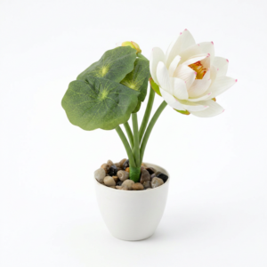 Flor de loto blanca artificial en maceta con piedras